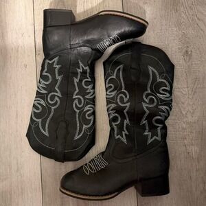 Black leather cowboy boots with white stitching women size 37 us size is 6.5-7